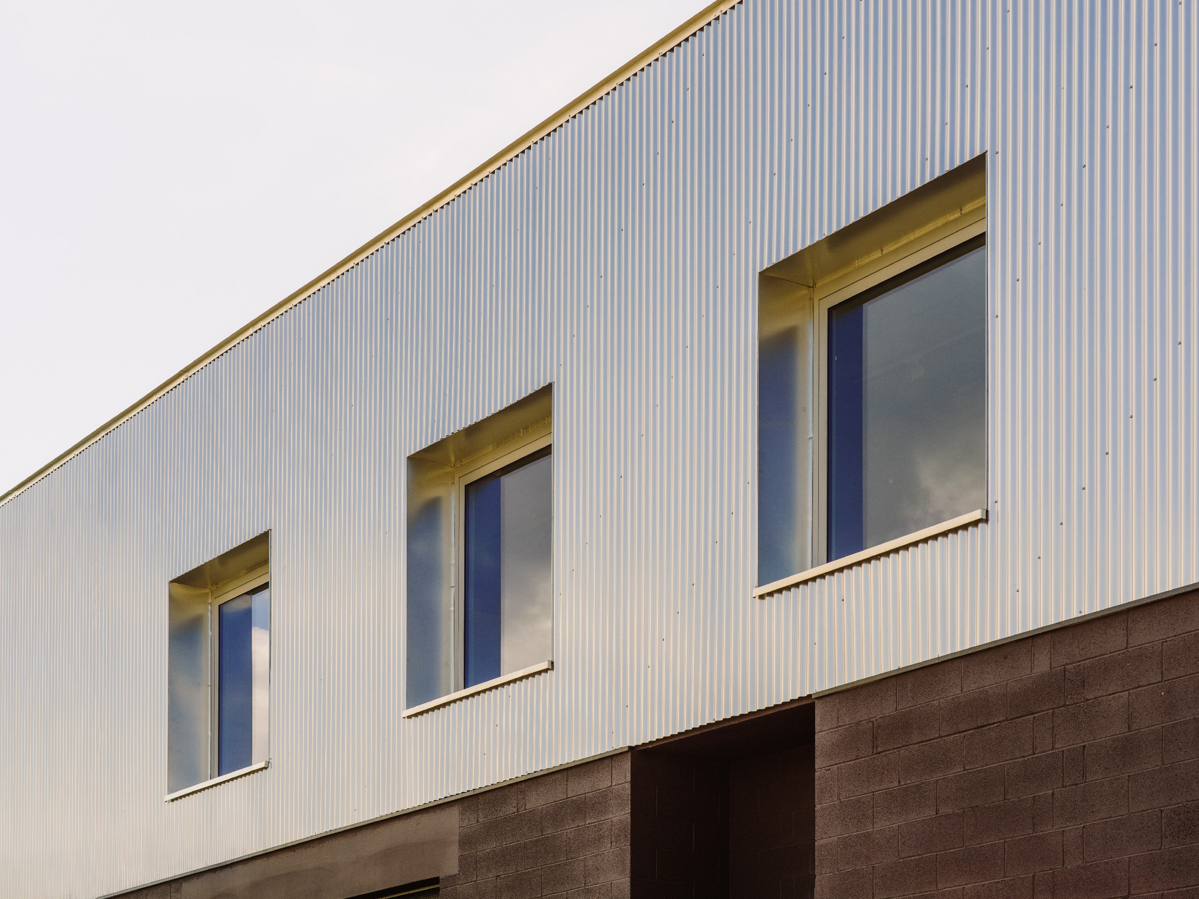 Colmar adrien puzzuoli architecte on off batiment industriel locaux d'activité