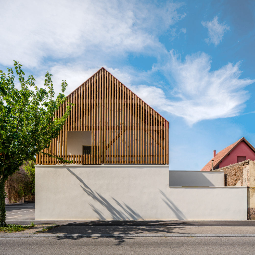 duttlenheim cabinet de kinésithérapie architecte surprise adrien puzzuoli architecte construction neuve projet alsace facade crépis entrée jardin d'hiver chevetre bois
