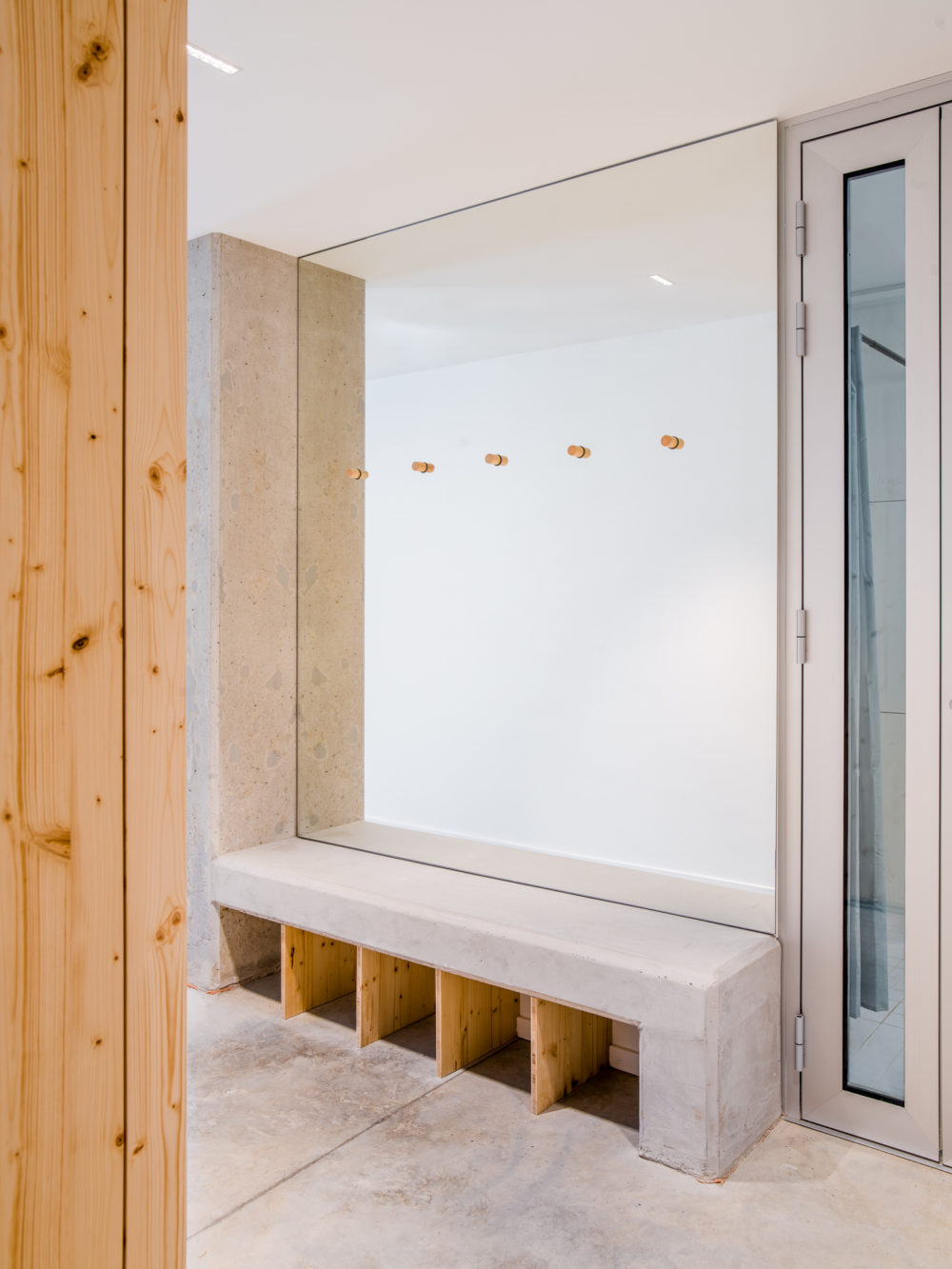 duttlenheim cabinet de kinésithérapie architecte surprise adrien puzzuoli architecte construction neuve projet alsace privé particulier banc béton brut bois miroir